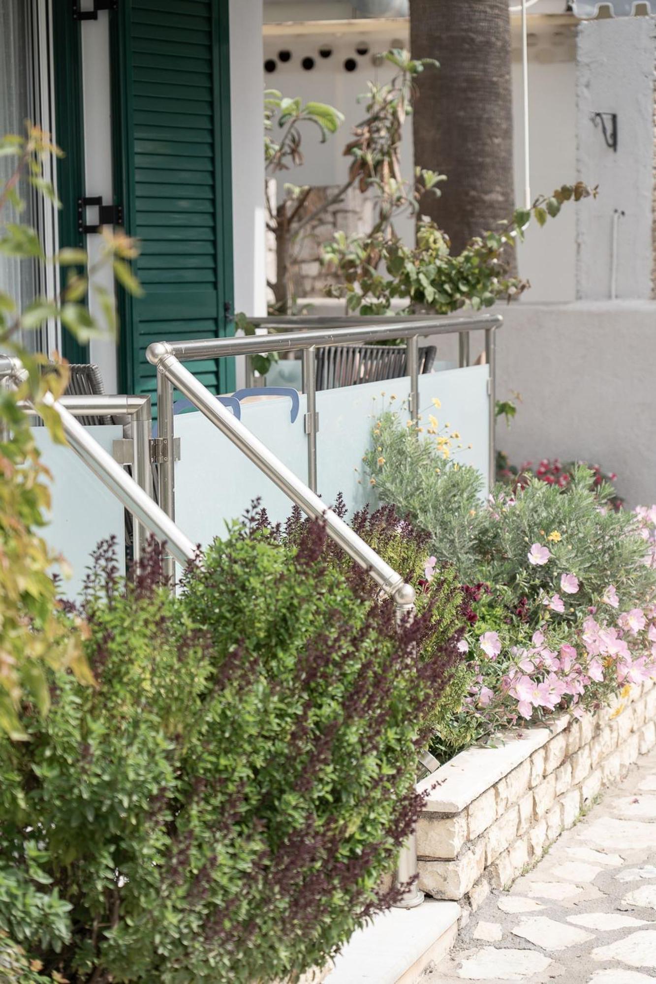 נידרי Captain'S Seafront Apartments מראה חיצוני תמונה